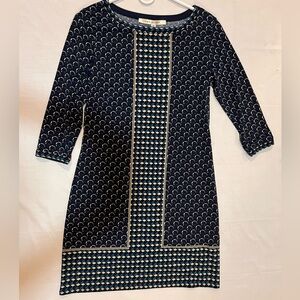 This is a Max Studio navy and green crew neck stretch 3/4 sleeve shift dress